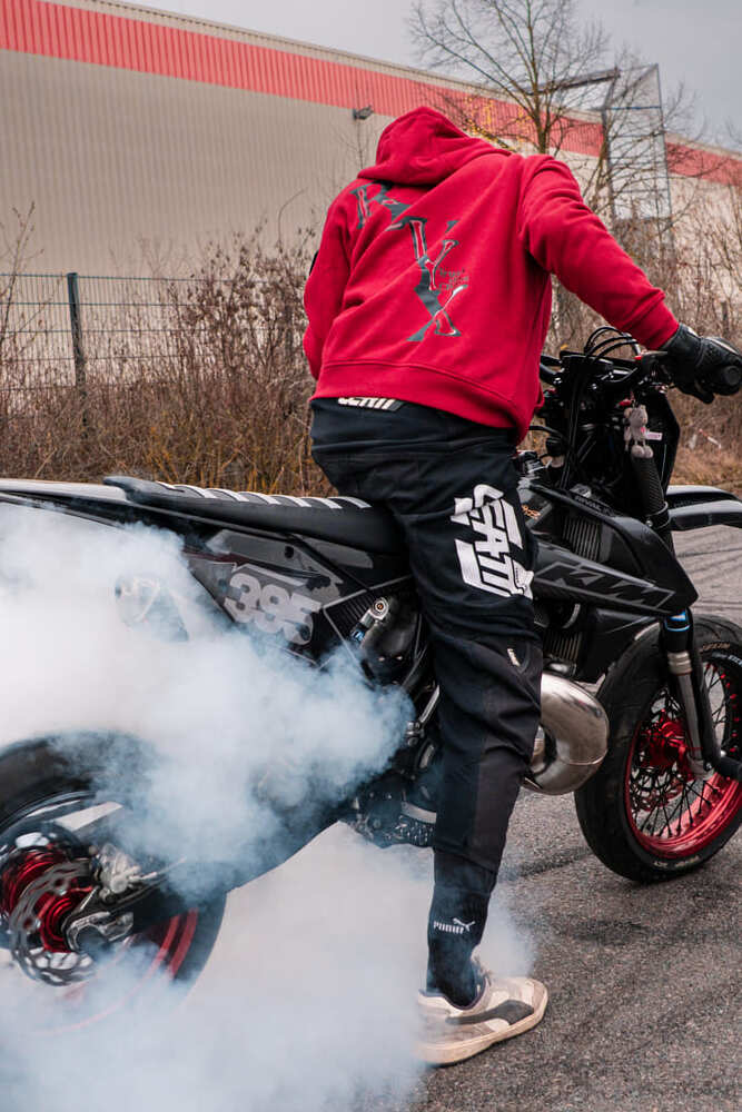 TRUST THE CHAOS Hoodie red