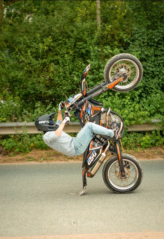 REVYX Teamfahrer: Supermoto-Style trifft Community